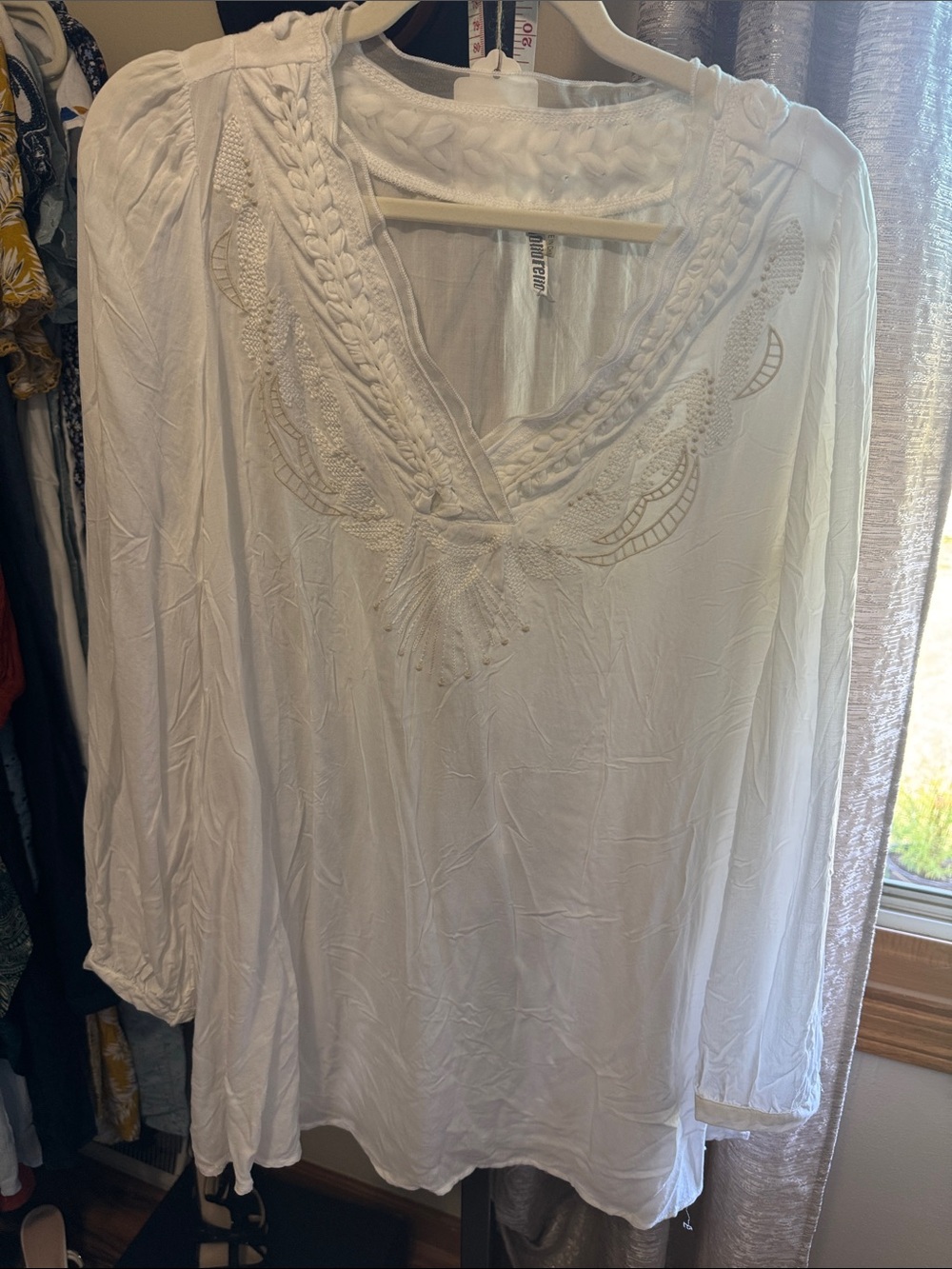 Monoreno White Button-Cuff Lightweight Blouse